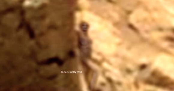 火星で小人が岩影からのぞき見している姿が発見される Oh My God こりゃ なんだ